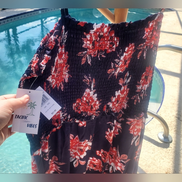 Pacific Vibes XXL Women's Dress, NWT, Navy & Red Floral, Flowy, & Comfortable - Picture 7 of 9